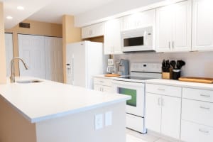 110 Half Moon Circle E2, Hypoluxo, FL 33462 - MLS#R11096350