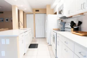 110 Half Moon Circle E2, Hypoluxo, FL 33462 - MLS#R11096350