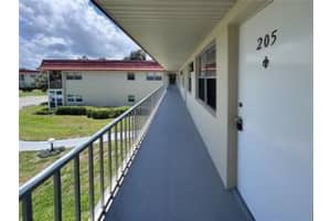 12 Vista Palm Lane 205, Vero Beach