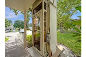 232 Farnham J 232, Deerfield Beach, FL 33442 - MLS#R11096564