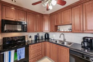 4270 NW 40th Street 105, Lauderdale Lakes, FL 33319 - MLS#R11096805