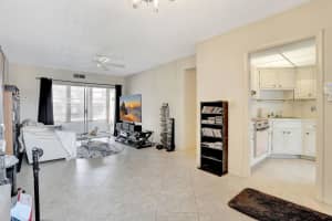 1021 Crystal Lake Drive 109, Deerfield Beach, FL 33064 - MLS#R11096849