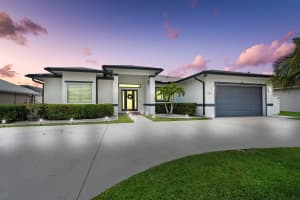 979 Sw Mcdevitt Avenue, Port Saint Lucie
