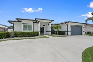 979 SW Mcdevitt Avenue, Port Saint Lucie, FL 34953 - MLS#R11096874