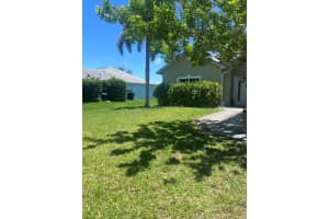 944 SE Browning Avenue, Port Saint Lucie, FL 34983 - MLS#R11097130