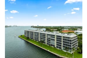 36 Yacht Club Drive 201, North Palm Beach, FL 33408 Sold 07/11/25