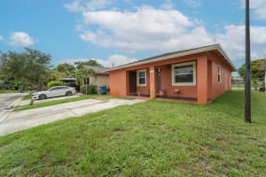 2235 NW 25th Place, Fort Lauderdale, FL 33311 - MLS#R11097182