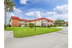 97 Spring Lake Drive 104, Vero Beach