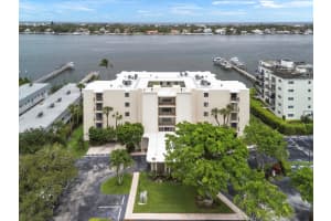 1202 S Lake Drive 105, Lantana