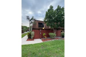 1458 N Lawnwood Circle 23a, Fort Pierce