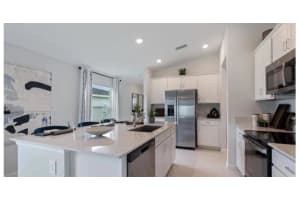 682 Papillon Street SW, Palm Bay, FL 32908 - MLS#R11097405