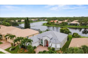 7017 Se Bay Hill Drive, Stuart