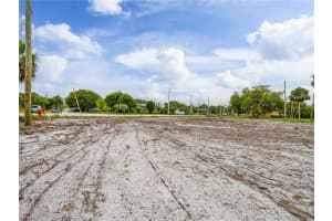 445 Old Dixie Highway, Vero Beach, FL 32962 - MLS#R11097826