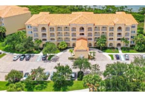 28 Harbour Isle Drive W 101, Fort Pierce