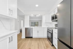 7290 Kinghurst Drive 301, Delray Beach
