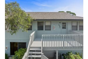654 Centre Court SW 201, Vero Beach, FL 32962 - MLS#R11098073