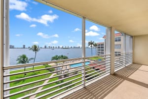 105 Paradise Harbour Boulevard 402, North Palm Beach