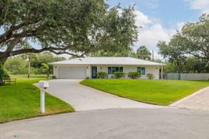 310 28th Court SW, Vero Beach, FL 32968 - MLS#R11098411