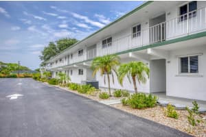 11 Westwood Avenue 103a, Tequesta