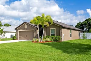 2341 SE Mariola Avenue, Port Saint Lucie, FL 34952 - MLS#R11098702