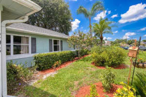 208 SE Sims Circle, Port Saint Lucie, FL 34984 - MLS#R11098857