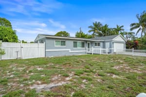 2071 W Carrol Circle, West Palm Beach, FL 33415 - MLS#R11098865