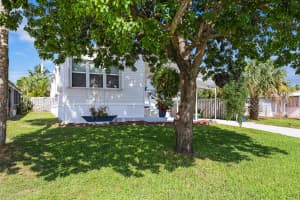 8386 SE Wren Avenue, Hobe Sound, FL 33455 - MLS#R11098872