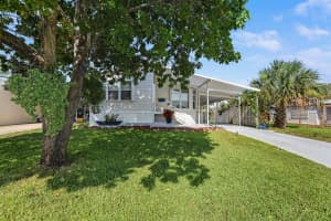 8386 SE Wren Avenue, Hobe Sound, FL 33455 - MLS#R11098872