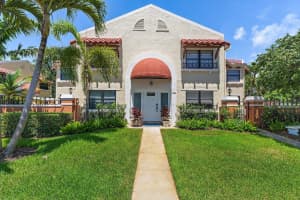 15 Uno Lago Drive 15, Juno Beach, FL 33408 - MLS#R11099000