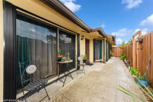 352 Springdale Circle, Palm Springs, FL 33461 Sold 12/05/25