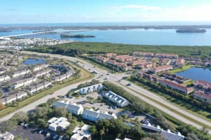 1135 3rd Avenue 101, Vero Beach, FL 32960 - MLS#R11099215