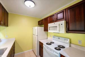 14 Plantation Drive 105, Vero Beach, FL 32966 Sold 09/30/25