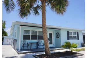 323 W Pine Street, Lantana