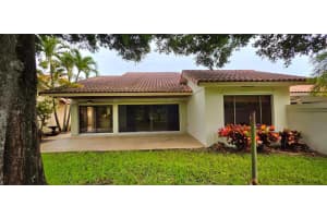 2575 Iroquois Circle, West Palm Beach, FL 33409 Sold 09/24/25