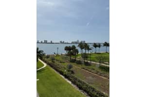 801 Lake Shore 411 Drive 411, Lake Park