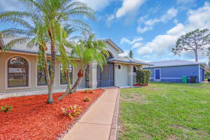 2774 SE Howell Avenue, Port Saint Lucie, FL 34952 - MLS#R11100097