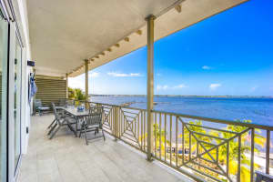 41 SW Seminole Street 402, Stuart, FL 34994 - MLS#R11100106
