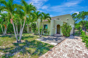 638 38th Street, West Palm Beach, FL 33407 Sold 08/28/25