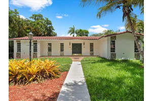 45 South Drive, Miami Springs, FL 33166 Sold 10/02/25