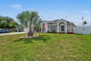 850 SW Tulip Boulevard, Port Saint Lucie, FL 34953 - MLS#R11100727