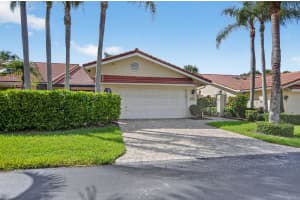 574 Emerald Way E, Deerfield Beach, FL 33442 Sold 08/13/25