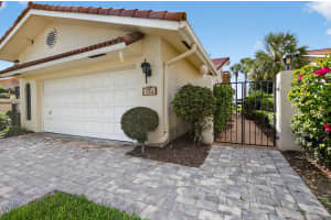574 Emerald Way E, Deerfield Beach, FL 33442 Sold 08/13/25