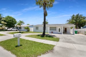 1395 SW 46 Th Avenue, Fort Lauderdale, FL 33317 - MLS#R11100775