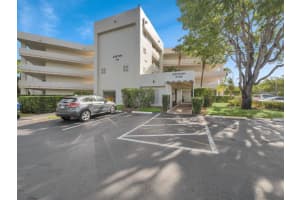 3186 Via Poinciana 114, Lake Worth