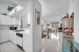 9976 Seacrest Circle D, Boynton Beach, FL 33437 - MLS#R11101070