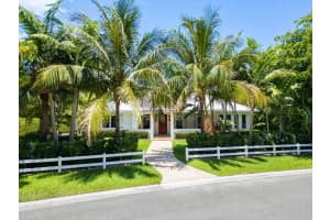 104 Hillcrest Drive, Sewalls Point, FL 34996 Sold 10/03/25