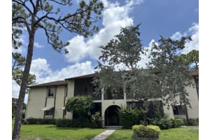 335 Knotty Pine Circle D2, Greenacres, Fl 33463, Greenacres