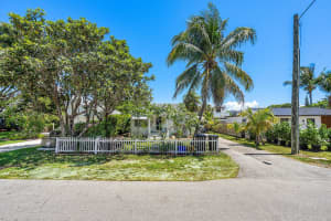 221 NE 10th Street, Delray Beach, FL 33444 - MLS#R11101191