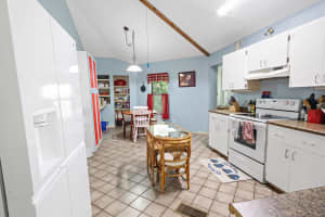 1466 24th Avenue, Vero Beach, FL 32962 - MLS#R11101543