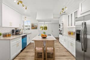 379 Garden Boulevard, Palm Beach Gardens